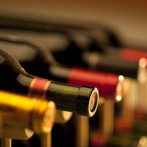 Contrefaçon de marque de vins d’appellation d’origine contrôlée (AOC) dans des catalogues de la grande distribution